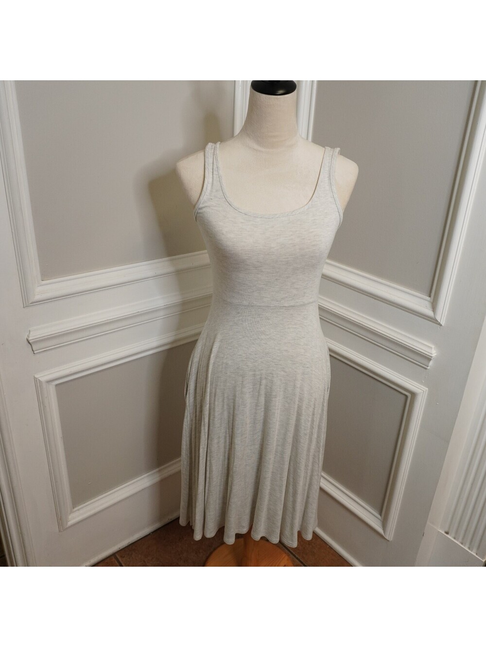 Olivia Rae New York Light Gray Sleeveless Dress Size Small